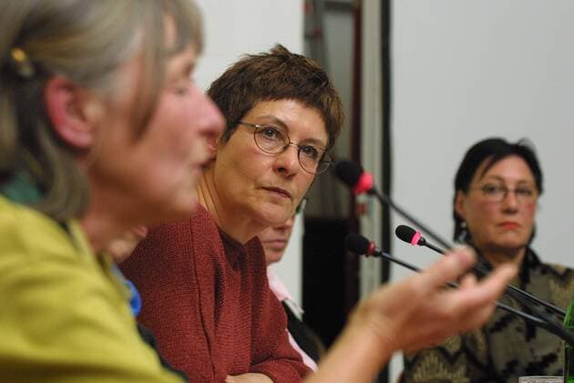 Sigrid Fronius , Erica Fischer und Helke Sander (v.l.n.r.) bei der Präsentation des Buches Die 68erinnen (Rowohlt Berlin) von Ute Kätzel in der Heinrich-Böll-Stiftung in Berlin-Mitte am 16.04.2002.
