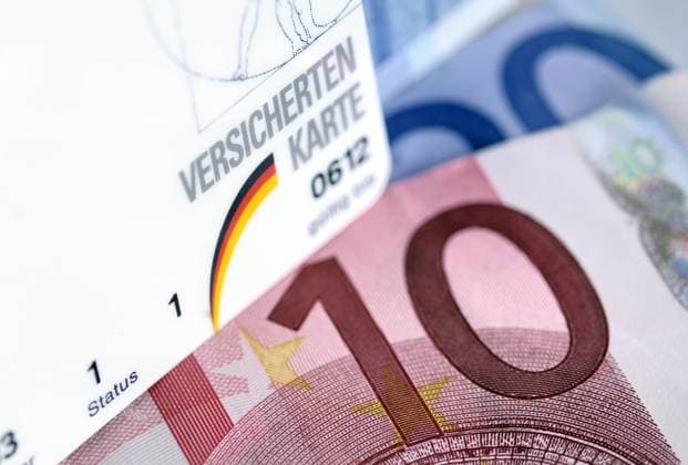 Euro Geldscheine und Versichertenkarte Versicherten-Karte Euro notes and Insurance-Card