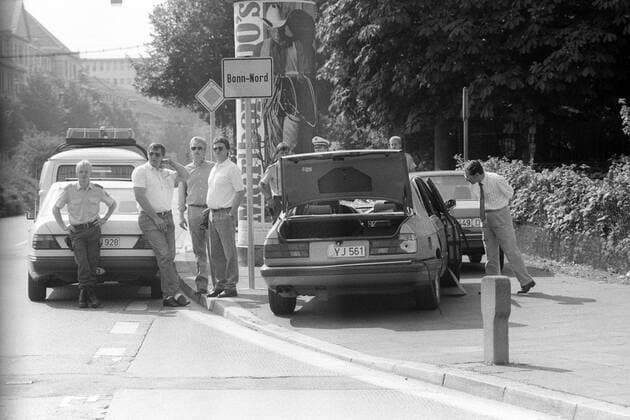 Bombenanschlag des Kommandos Jose Manuel Sevillano der Roten Armee Fraktion (RAF) auf das Auto von Staatssekretär HANS NEUSEL an der Autobahnabfahrt Bonn-Auerberg