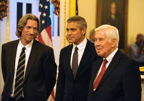 Actor George Clooney (C) stands with author and human rights activist John Prendergast and Sen. Dick Lugar (D-IN) prior to a meeting on Capitol Hill in Washington on October 12, 2010. Lugar, Clooney and Pendergast met to discuss the situation in Sudan.  WAP20101012310