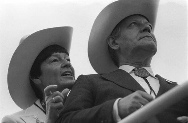 Helmut SCHMIDT mit Ehefrau Hannelore Loki beim Rodeo in Galgary, Kanada