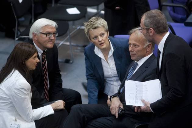 Deutschland, Berlin, Bundestag, 14.Bundesversammlung zur Wahl des 10. Bundespräsidenten - L-R: Katrin Göring-eckardt, Frank-Walter Steinmeier, Renate Künast, Jürgen Trittin und Volker Beck