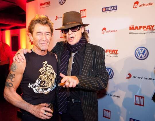 HAMBURG Peter Maffay und Udo Lindenberg, (v.l.). Große Aftershow Party nach dem Konzert von Peter Maffay in der O2-Word Arena im Hamburg, Germany.