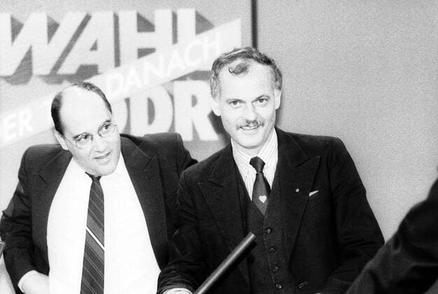 Ibrahim Böhme (re., DDR SPD) und Gregor Gysi (PDS) am Tag der Volkskammerwahl in Ostberlin