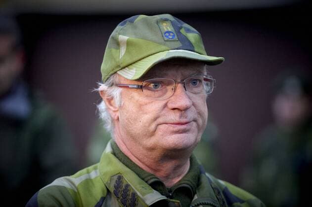Skövde - The Swedish King Carl Gustav today visited Nordic Battle Group who contucted a international military exercise  - KP0511001