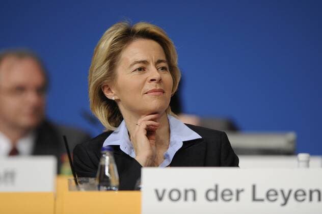 Ursula von der LEYEN,Bundesarbeitsministerin,Portraet,Brustbild. CDU-Parteitag 2010 in Karlsruhe am 15.11.2010.