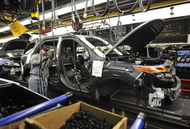 Tom Lucas assembles a Ford Explorer at Ford s Chicago Assembly Plant on December 1, 2010 in Chicago. Ford spent nearly Dollar 400 million to renovate its Chicago facility to produce the all-new 2011 Explorer along with the Taurus and MKZ.  CHI2010120106