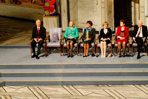OSLO 10.12.2010 THE NORWEGIAN NOBEL COMMITTEE THE NOBEL PEACE PRIZE FOR 2010 FOR LIU XIAOBO FROM CHINA. In the Pic: Thorbjörn Jagland (L), Kaci Kullmann Five (2L), Sissel Ronbeck (3L), Inger Marie Ytterhorn (3R), Agot Valle (2R) and Geir Lundestad (R).  krma10122010_026