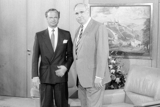 Bundeskanzler Helmut Kohl (r., Deutschland CDU) und König Carl Gustav (Schweden) in Bonn