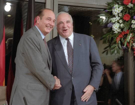 Bundeskanzler Helmut Kohl (re., Deutschland CDU) neben Präsident Jacques Chirac (Frankreich) anlässlich eines Treffens in Bonn