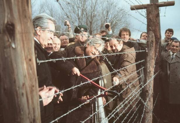 FILE - A Dec. 17, 1989 file photo of Jiri Dienstbier (centre), the first Czechoslovak foreign minister after the late 1989 collapse of the communist regime, and Austrian counterpart Alois Mock (left) symbolically cut barbed wire fence near Hate at Czechoslovak-Austrian border after the Velvet revolution toppled communist regime in Czechoslovakia. Dienstbier died on Saturday, Jan. 8, 2011, after a long disease in a Prague hospital, aged 73. Former dissident and journalist, Dienstbier was a Czech senator at present. (CTKxPhoto VitxKorcak)  CTKPhoto500113757
