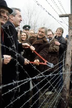FILE - A Dec. 17, 1989 file photo of Jiri Dienstbier (centre), the first Czechoslovak foreign minister after the late 1989 collapse of the communist regime, and Austrian counterpart Alois Mock (left) symbolically cut barbed wire fence near Hate at Czechoslovak-Austrian border after the Velvet revolution toppled communist regime in Czechoslovakia. Dienstbier died on Saturday, Jan. 8, 2011, after a long disease in a Prague hospital, aged 73. Former dissident and journalist, Dienstbier was a Czech senator at present. (CTKxPhoto VitxKorcak)  CTKPhoto500135454