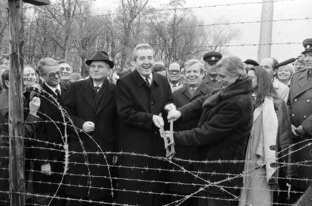 FILE - A Dec. 17, 1989 file photo of Jiri Dienstbier (right), the first Czechoslovak foreign minister after the late 1989 collapse of the communist regime, and Austrian counterpart Alois Mock (centre) symbolically cut barbed wire fence near Hate at Czechoslovak-Austrian border after the Velvet revolution toppled communist regime in Czechoslovakia. Dienstbier died on Saturday, Jan. 8, 2011, after a long disease in a Prague hospital, aged 73. Former dissident and journalist, Dienstbier was a Czech senator at present. (CTKxPhoto VitxKorcak)  CTKPhoto500113754
