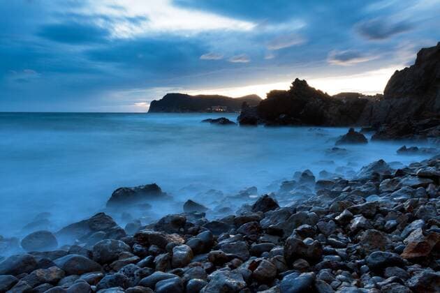 Abendstimmung am Meer mit Brandung bei Peguera, Mallorca, Balearen, Spanien, Europa ibxaxs01803213