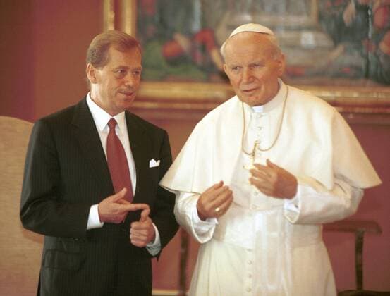 Czech President Vaclav Havel and Pope John Paul II during Havel s visit to Vatican on March 7, 1994. CTK Photo Michal Dolezal  CTKPhoto00026274