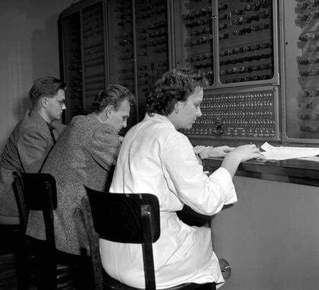 Soviet made computer Ural-1 is able to compute 100 operations per second and is used, for instance, to solve traffic problems. Calculations that used to take one month now take one day. Prague, Czechoslovakia 1960. (CTKxPhotox xJindrichxSaroch)  CTKPhoto03007956
