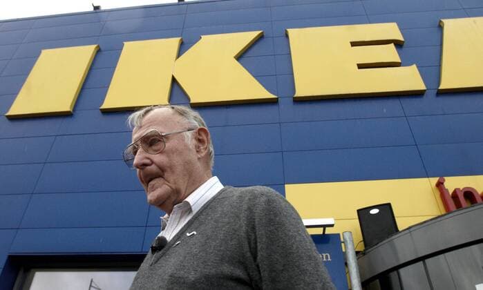 Schweden, Älmhult - Ingvar Kamprad (IKEA-Gründer) anlässlich einer Feier zum 50. Jahrestag der Gründung des ersten IKEA Möbelhauses  - KP0511001