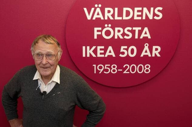 Schweden, Älmhult - Ingvar Kamprad (IKEA-Gründer) anlässlich einer Feier zum 50. Jahrestag der Gründung des ersten IKEA Möbelhauses  - KP0511001