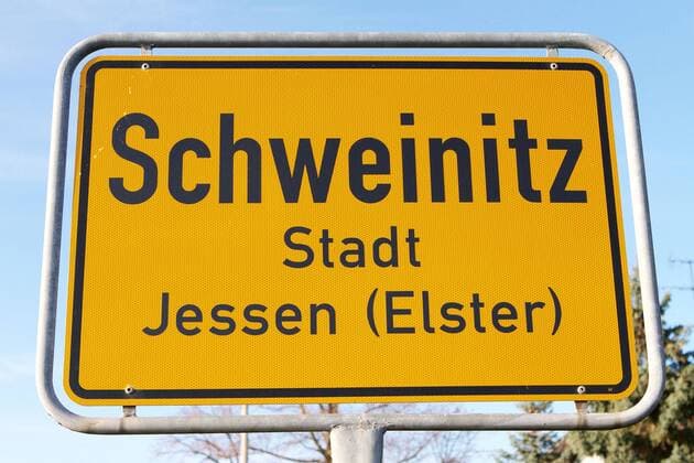 Schweinitz. Ortseingangsschild. Ortseingangsschild der Gemeinde Schweinitz Stadt Jessen ( Elster )) am 16.01.2011.