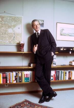 Walter Leisler Kiep (BRD CDU Finanzminister Niedersachsen) in seinem Büro