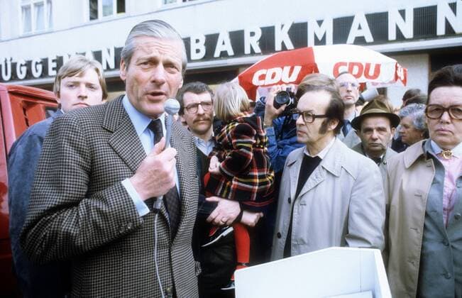 Walter Leisler Kiep (2.v.li., BRD CDU Finanzminister Niedersachsen) während einer Wahlkampfveranstaltung in Hamburg