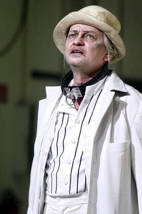 Kaminski, Roman (Schauspieler). Hier: Als Lucky in Warten auf Godot , Premiere am 04.02.2006 im Berliner Ensemble. ©xBarbaraxBraunx xDRAMA.