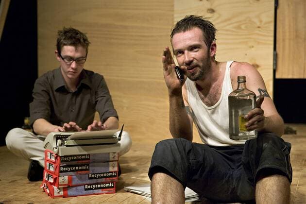 Gregorowicz, Lucas (Schauspieler). Hier: Als Austin in True West , Premiere am 13.03.2009 im Deutschen Theater Berlin, box und bar. ©xFreese drama-berlin.de