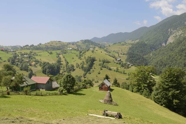 Blick über die Streusiedlung Magura, Königsteingebirge, Piatra Craiului, Rumänien, Europa ibxhan01845629