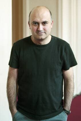 Bieito, Calixto (Regisseur). Hier: Am 16.06.2004 im Foyer der Komischen Oper anlaesslich der Proben zu seiner Inszenierung der Entfuehrung aus dem Serail . ©xHolgerxFoulloisx xDRAMA.