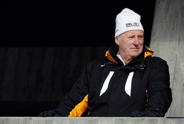 OSLO, NORWEGEN, 28.FEB.11 - FIS Nordische Ski Weltmeisterschaften 2011, Holmenkollen, 10km klassisch der Damen. Bild zeigt König Harald von Norwegen. 