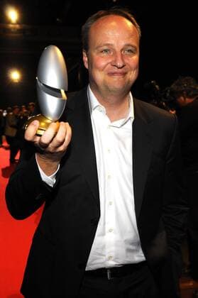 Oliver Welke mit Preis in der Hand zu Gast beim Deutschen Comedypreis 2010 am 14.10.2010 im Coloneum in Köln Ossendorf
