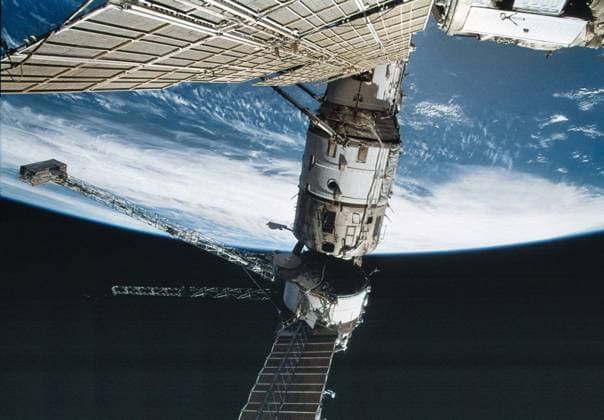Moscow. Russia. 20th March 2001. The Russian orbital space station Mir launched on the 20th of February 1986 will be sunk in the Pacific Ocean. View of the space station Mir from the Endeavor shuttle. Block of the space station Mir with the module Kvant .  Aufmacher TASS_237119
