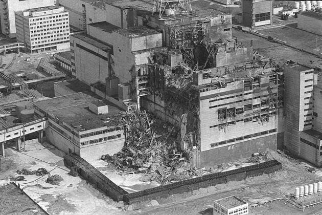 Der zerstörte Reaktorblock 4 - Katastrophe von Tschernobyl 
