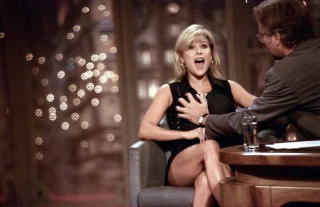 Harald Schmidt als Busengrapscher bei Samantha Fox in der Harald Schmidt Show