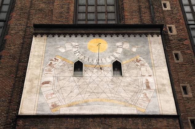  Sonnenuhr an der Frauenkirche, Frauenplatz 12, München, Bayern, Deutschland, Europa iblmzc01859299