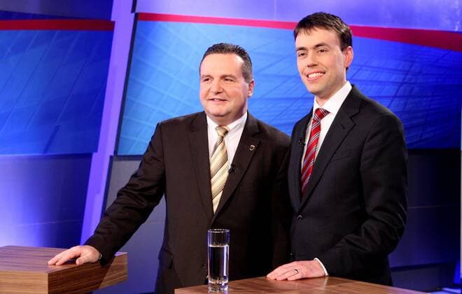 (L-R) Ministerpräsident Stefan Mappus (CDU) stellte sich seinem Herausforderer Nils Schmid (SPD) im SWR Fernsehen in der Sendung Das Duell - SWR Fernsehstudio - 16.03.2011 - Stuttgart.