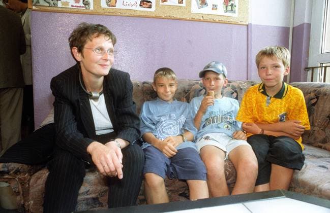 Familienministerin Claudia Nolte (L, Deutschland CDU) . Besuch in der Begegnungsstätte FROHE ZUKUNFT in Zeulenroda