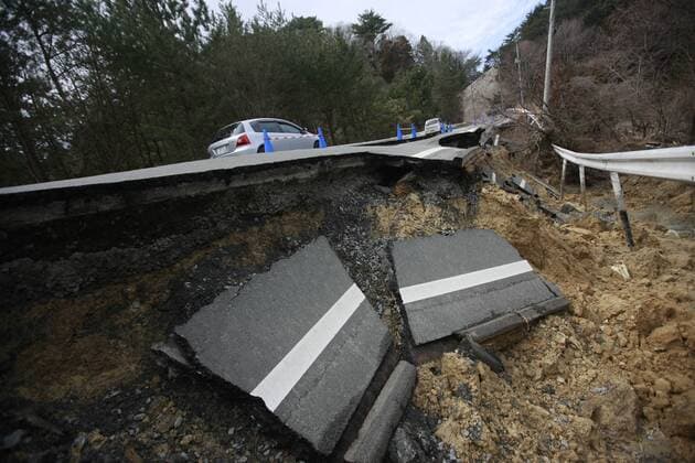 MIYAGI, March 23, 2011 (Xinhua) -- A road is severely damaged in Oshika Peninsula, Miyagi Prefecture, Japan, March 23, 2011. The Oshika Peninsula slip southeast about 5.3 meters and subside about 1.2 meters after the massive quake on March 11. (Xinhua Ren Zhenglai) JAPAN-MIYAGI-OSHIKA PENINSULA-DAMAGE 