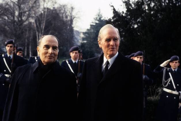 Bundespräsident Karl Carstens (re., Deutschland CDU) neben Präsident Francois Mitterrand (Frankreich) anlässlich eines Treffens in Bonn