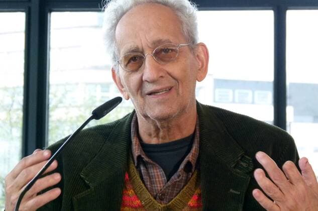 Berlin-DE : der amerikanische Künstler Frank STELLA (Foto) und der spanische Architekt Santiago Calatrava, nicht im Bild, haben ein gemeinsames Werk mit dem Titel The Michael Kohlhaas- Curtain ( nach der Kleist-Novelle ) geschaffen, das bis Mitte August die große Halle der Neuen Nationalgalerie beherrschen wird, aufgenommen während der Pressekonferenz des Veranstalters Verein Freunde der neuen Nationalgalerie