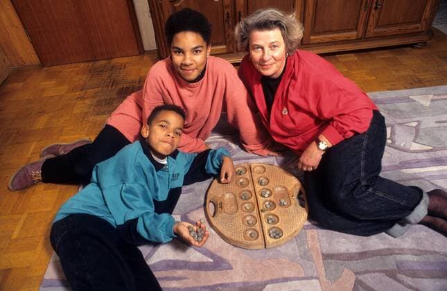 Christiane Blumhoff mit den Kindern Simon (L) und Nancy 