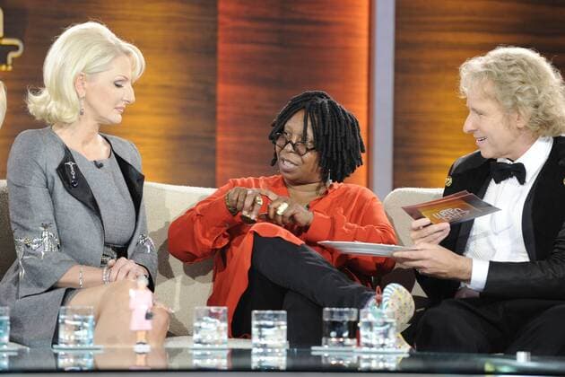 von links: Entertainerin Desiree NICK, Schauspielerin Whoopi GOLDBERG und Moderator Thomas GOTTSCHALK, Wetten dass...? aus Offenburg am 30.04.2011.