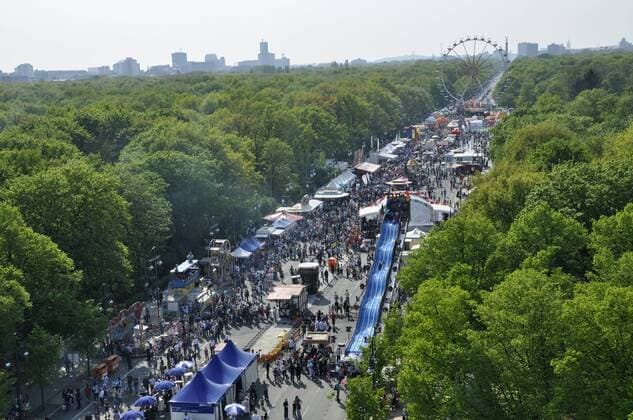 Volksfest auf der Strasse des 17. Juni in Berlin