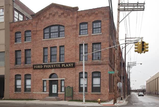  Die Ford Piquette Avenue Plant Fabrik in der 1908 das erste Ford Model T gebaut wurde, heute das Model T Automotive Heritage Complex oder T-Plex Museum für Model Ts und anderen Oldtimer, Detroit, Michigan, USA, Amerika iblwes01903882