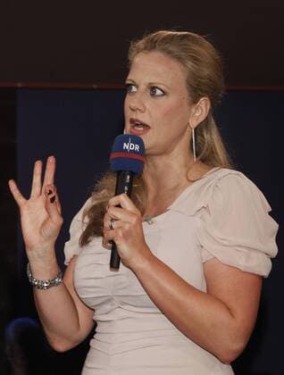 Barbara Schöneberger, Moderatorin der NDR Talk Show, Hamburg 20.05.2011, Bitte Bildvermerk: STRUSSFOTO HJG ndr talkshow