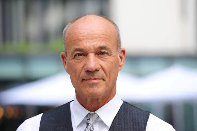 Heiner Lauterbach, der Schauspieler bei den Dreharbeiten zu dem ARD-Film Die Doppelgängerin in München am 23.05.2011 Die Doppelgängerin , ARD, 2011 