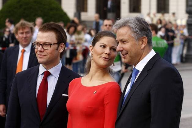 Fototermin am Brandenburger Tor in Berlin - (L-R) Prinz Daniel von Schweden - Kronprinzessin Victoria von Schweden - Klaus Wowereit (Regierender Bürgermeister von Berlin)