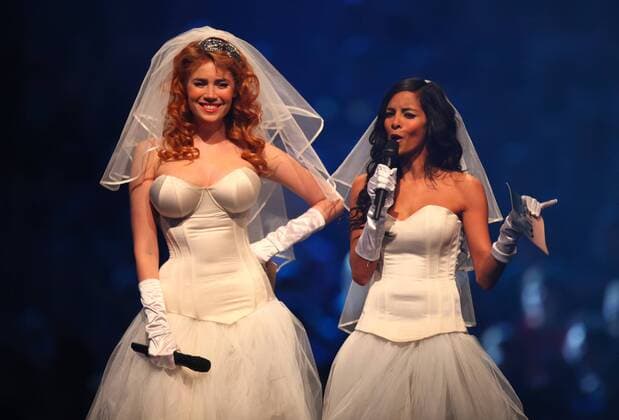 27.05.2011, Oberhausen, Deutschland, Viva Comet Verleihung 2011 - Show, Palina Rojinski und Collien Fernandes