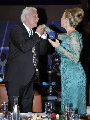Barbara Schöneberger, Moderatorin der NDR Talk Show und Carlo von Tiedemann als Gast Hamburg 03.06.2011