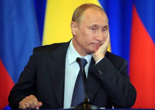 ITAR-TASS: MOSCOW, RUSSIA. JUNE 7, 2011. Russian PM Vladimir Putin looks on at a press conference after a meeting of the Russian-Ukrainian Intergovernmental Commission Committee for economic partnership, at the President Hotel.  Aufmacher kurios Komik RE0E85A1